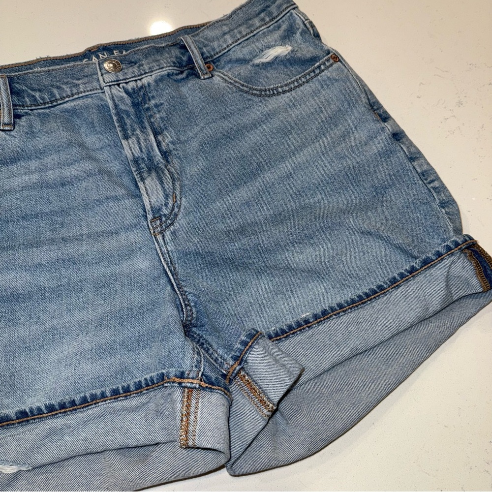 American Eagle Relaxed Cuff Jean Short - Picture 7 of 11
